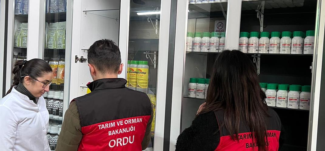 İLİMİZDE BULUNAN BİTKİ KORUMA ÜRÜNLERİ BAYİLERİ DENETİMİ DEVAM EDİYOR